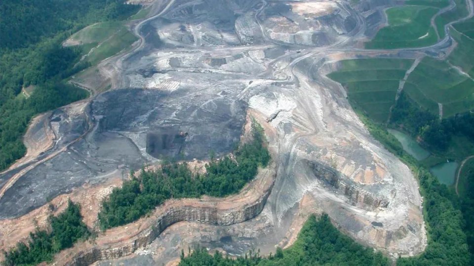 世界上最大的煤礦，含煤面積18萬平方千米，年產(chǎn)量4億噸