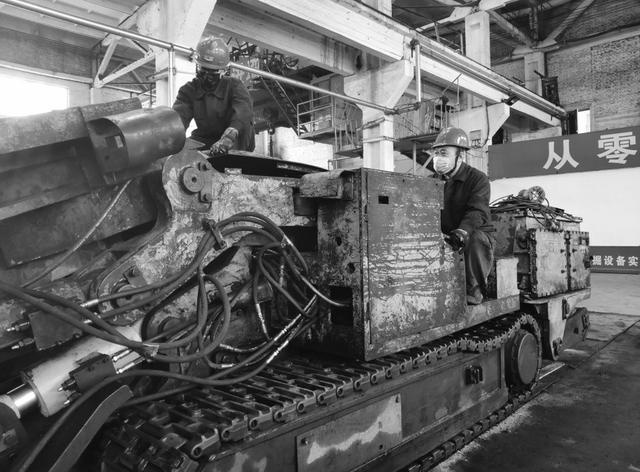 陽煤集團(tuán)二礦加大機(jī)電設(shè)備檢修維護(hù)力度 把各類風(fēng)險(xiǎn)隱患化解在源頭 陽煤集團(tuán)二礦加大機(jī)電設(shè)備檢修維護(hù)力度 把各類風(fēng)險(xiǎn)隱患化解在源頭