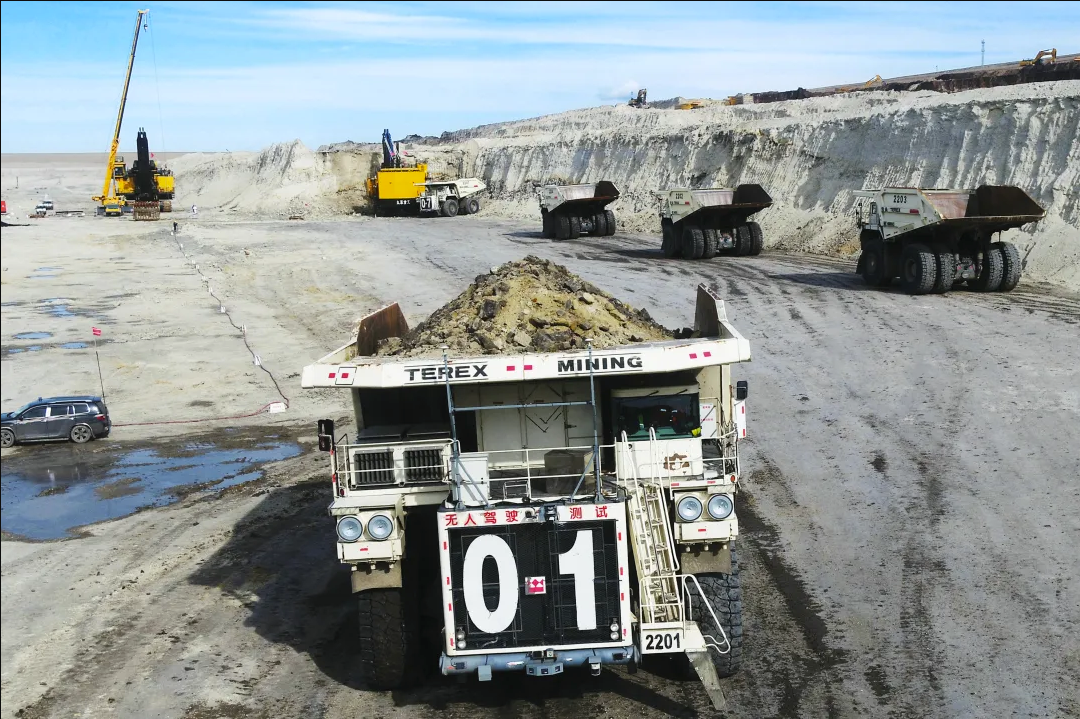 世界首個極寒工況5G+無人駕駛礦用卡車編組試運
